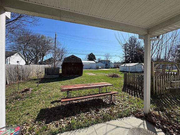 5th image of 807 S Poplar St