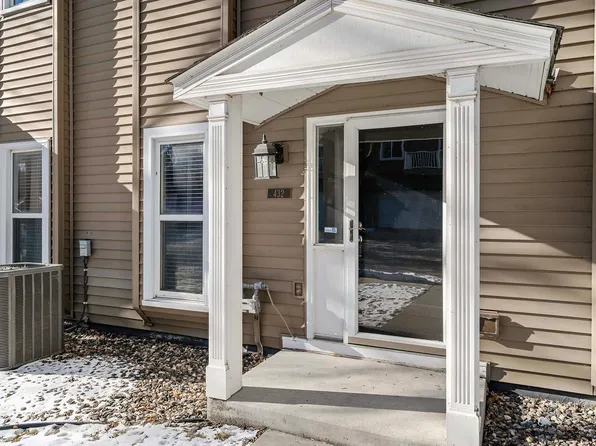 432 Pondridge Cir, Wayzata, MN 55391