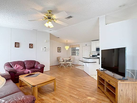 4th image of 8363 Wagon Wheel Cir