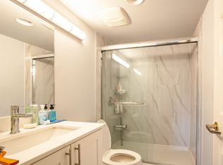 9603 Manchester Dr #602, Burnaby, BC V3N 4Y7