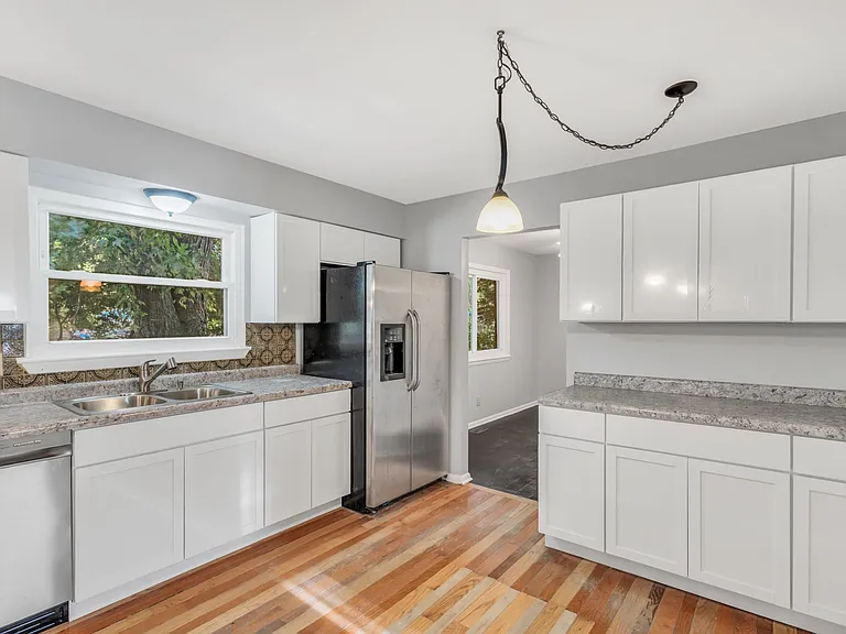 1449 Moores Mnr — Photo 8