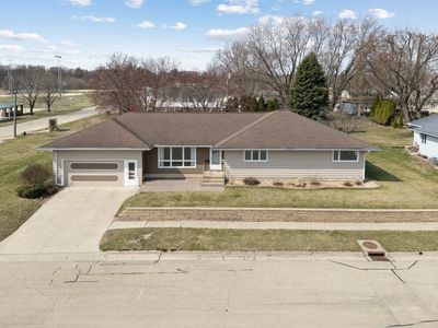 708 3rd St SE, Dyersville, IA, 52040