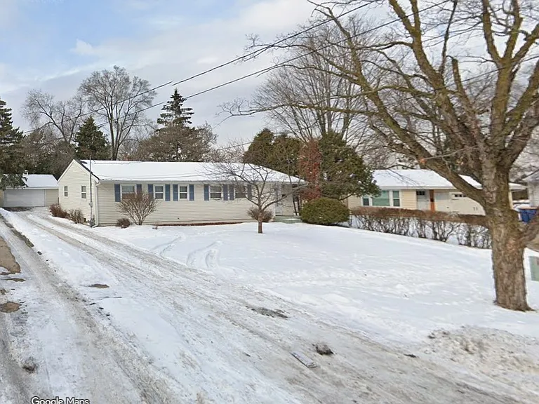 337 Wallinwood Ave NE — Photo 2