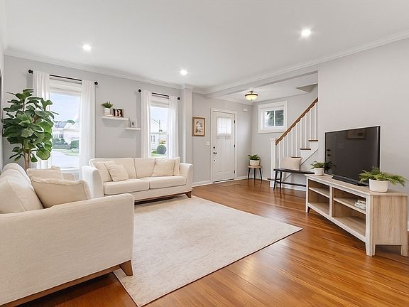 3rd image of 59 Sanford St