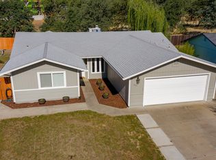 1040 Camelot Ct, Redding, CA 96003