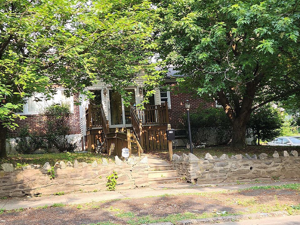 2nd image of 210 Lewis Ave