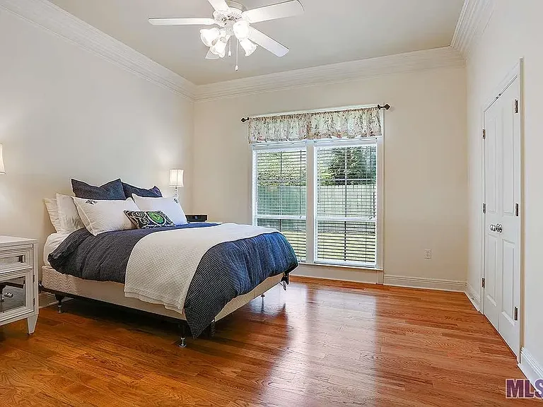 3526 S Lakeshore Drivebaton — Photo 6