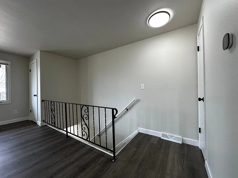 2746 Nicolet Dr — Photo 12
