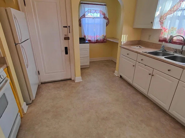 3856 Martha Ave — Photo 3
