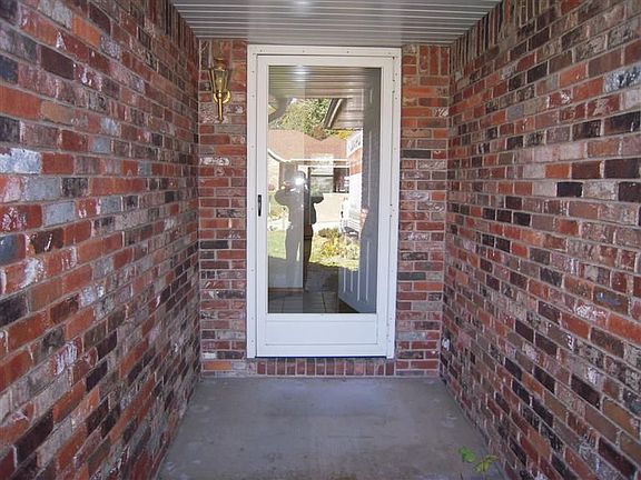 2nd image of 2266 W Rockwood St