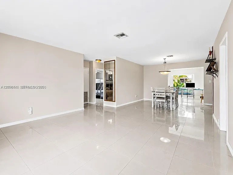 2210 N 57th Way — Photo 5