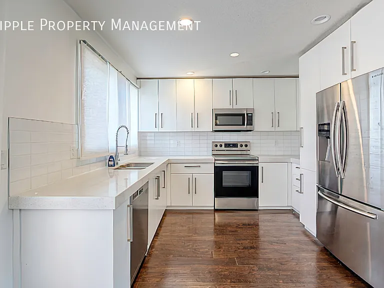 1530 Bayside Ave SW #303 — Photo 2