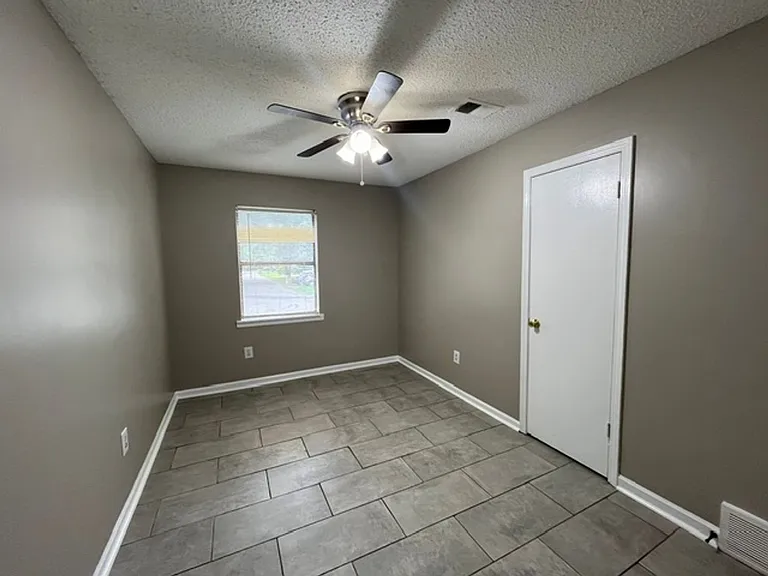 5726 Briarwood Dr — Photo 5