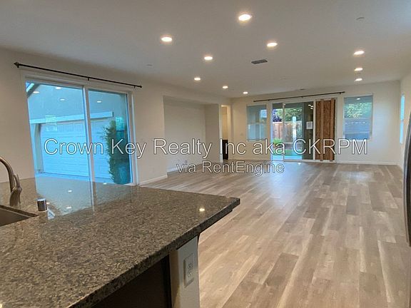 5th image of 3831 Comstock Pl