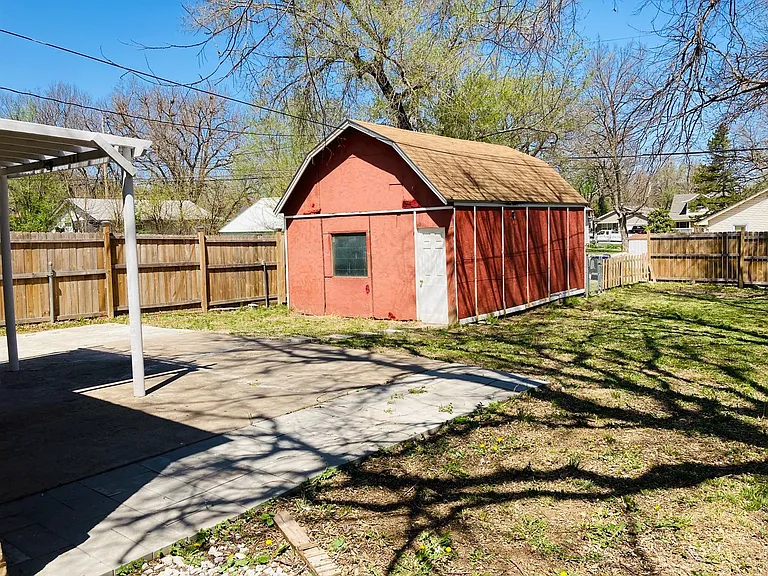 320 W Elm St — Photo 19