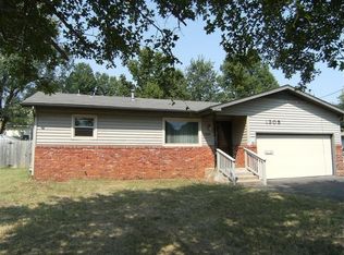 1305 S Meadowview Ave, Springfield, MO 65804