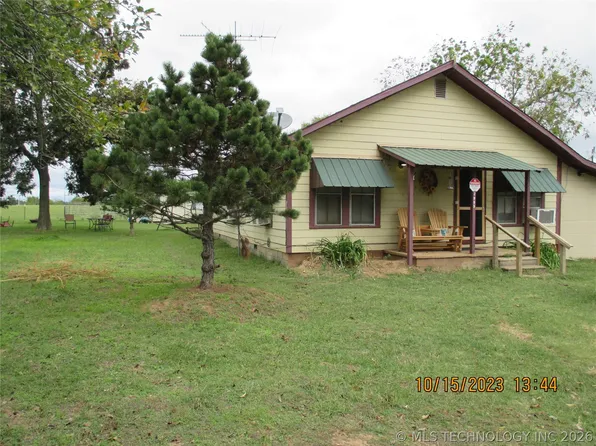 2905 E 2110th Rd, Hugo, OK 74743