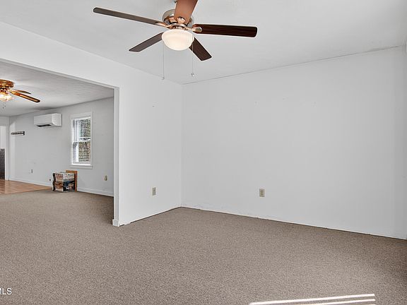 4th image of 151 Baker St