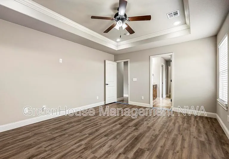 2907 Tanglewood Ave — Photo 11