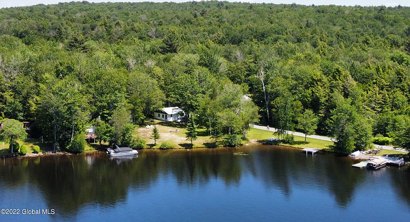 3rd image of 528 Dyken Pond Road