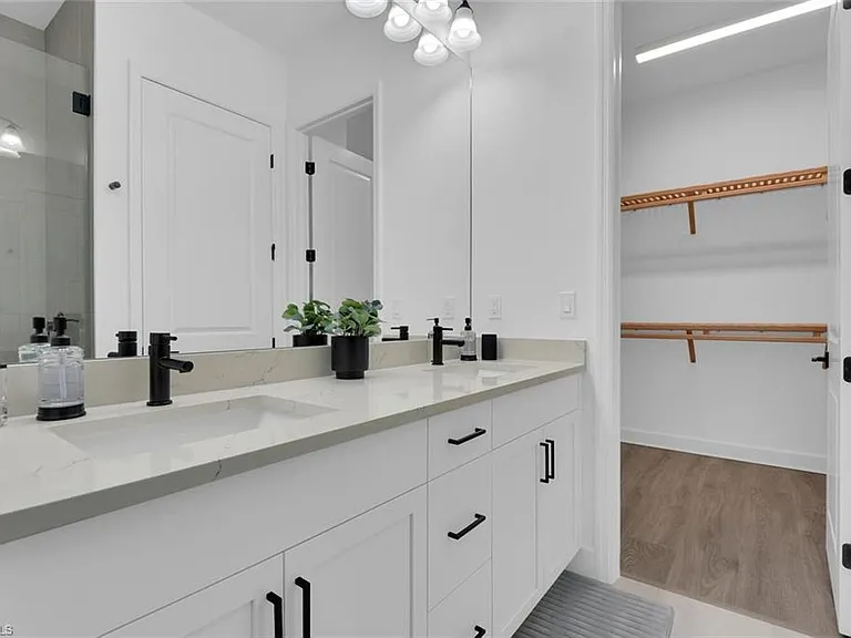 7242 Saona Ct — Photo 16