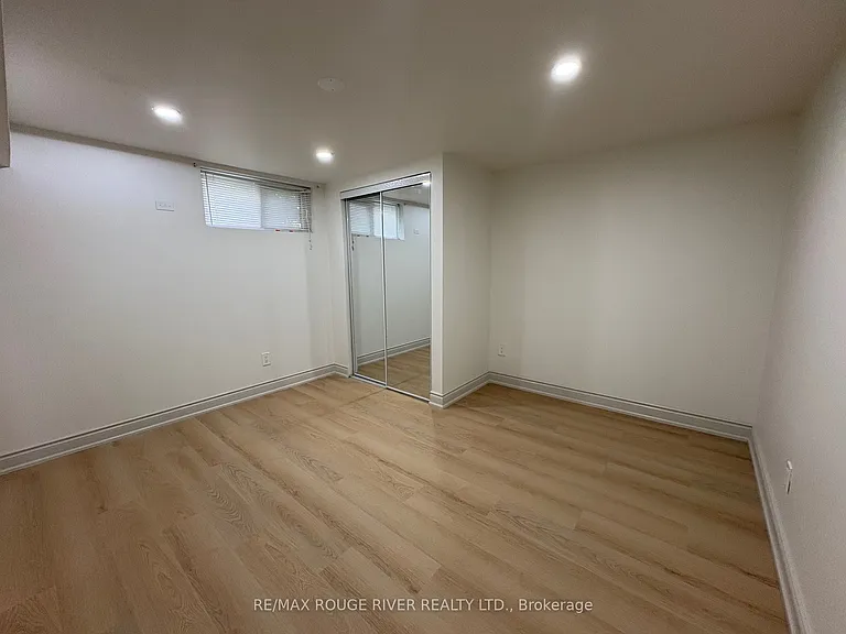 121 Lupin Dr #2 — Photo 8