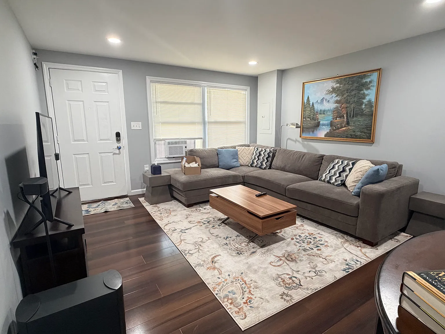 3 bed, 1.5 bath, 1850 sqft, $3,500 — Photo 3