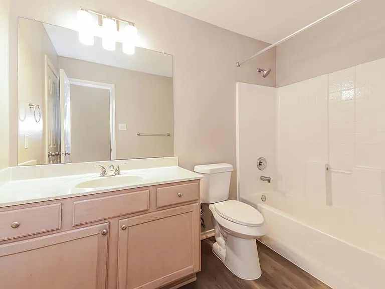 1008 Halifax Ln — Photo 15