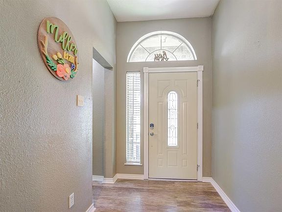 5th image of 226 Colony Lake Ln