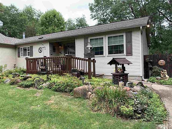 2nd image of N7130 Cozy Oaks Cir