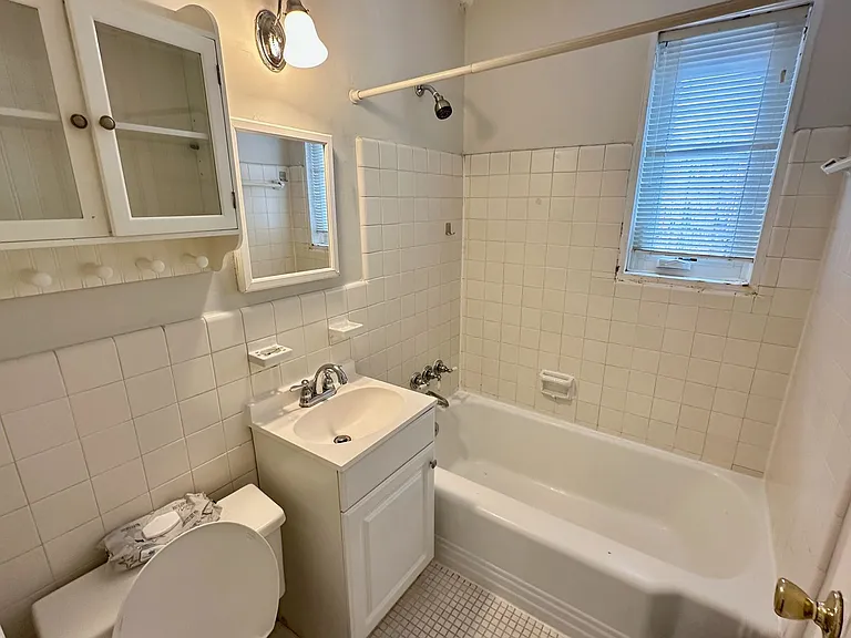 10413 Montrose Ave #201 — Photo 7