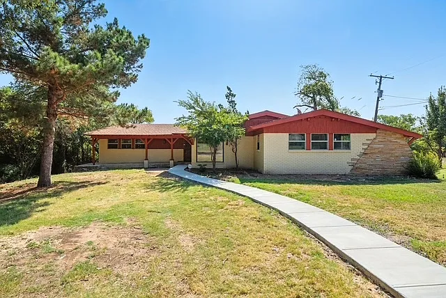1421 Lake Shore Dr
