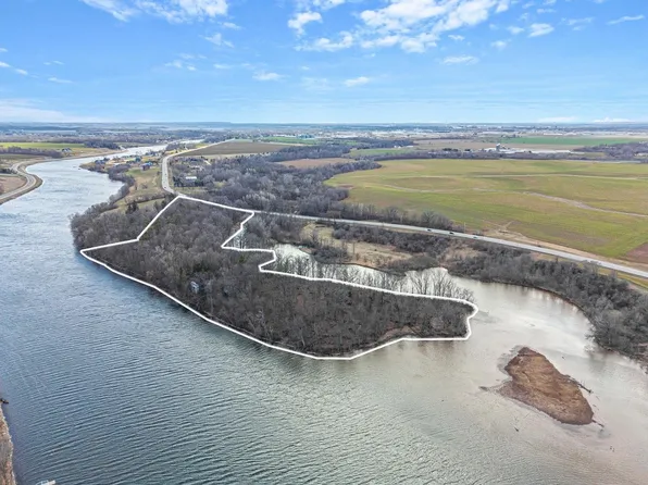 3979 Lost Dauphin Rd, De Pere, WI 54115