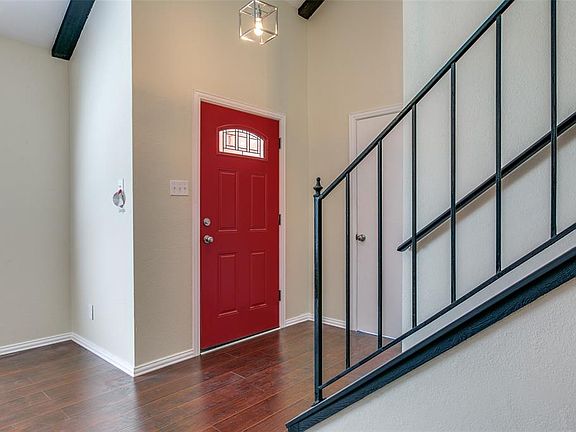 3rd image of 585 Auburn Dr