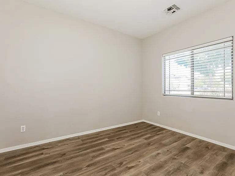 1733 E Silversmith Trl — Photo 14