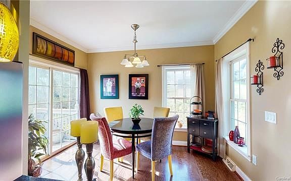 Breakfast nook that opens to the deck