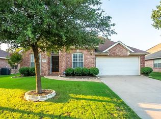 1715 Morning Glory Dr, Corinth, TX 76210