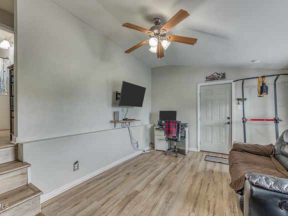 4th image of 1259 Ridgecrest Ave