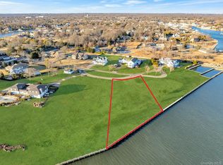 5 Overlea Ct, Bay Shore, NY 11706