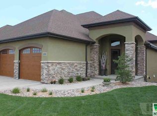1065 Teres View Dr, Sioux Center, IA 51250