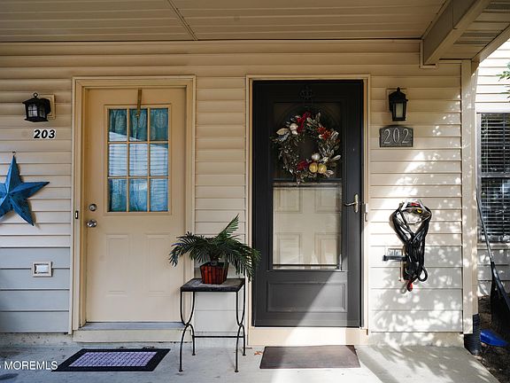 2nd image of 202 Owls Nest Court