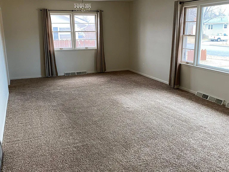 207 Birchwood Dr — Photo 3