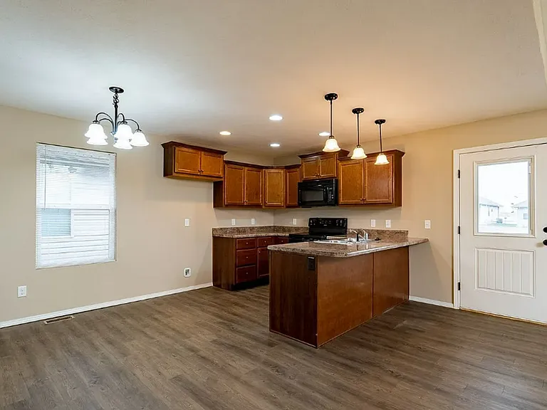 852 S Waco Ave — Photo 4