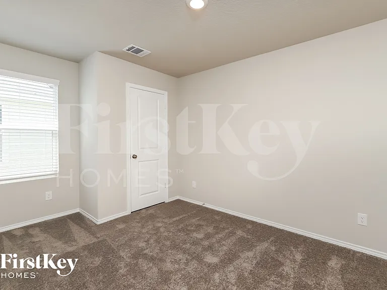 10610 Varmus Dr — Photo 13