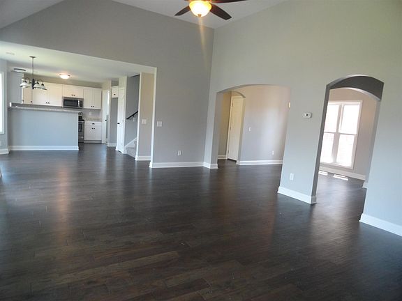 3rd image of 113 E Winterberry Trl