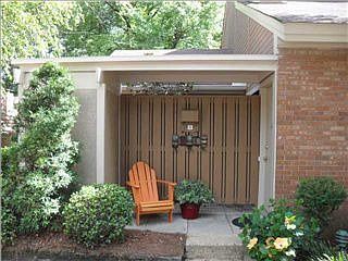 3rd image of 200 Woodgreen Dr APT 12