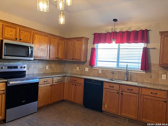 3 bed, 2.0 bath, 1730 sqft, $2,300 — Photo 4