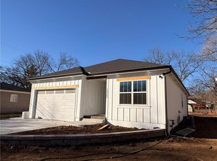 12706 10th St, Grandview, MO 64030