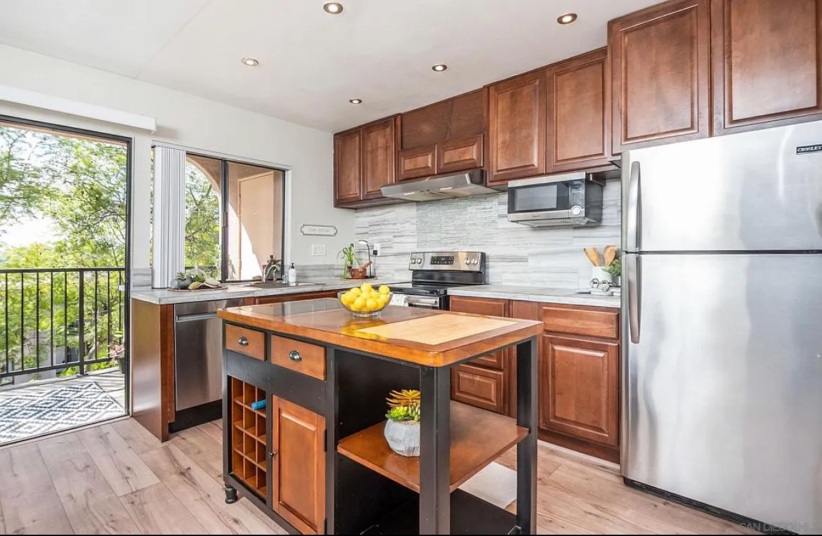 2 bed, 1048 sqft, $2,800 — Photo 1