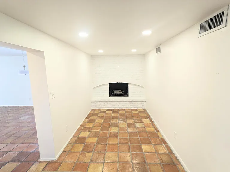 7662 E Minnezona Ave — Photo 45